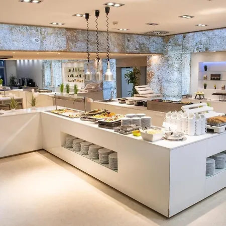 Otel Azur 4*