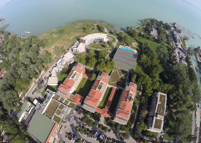 アズール シオフォク 4*